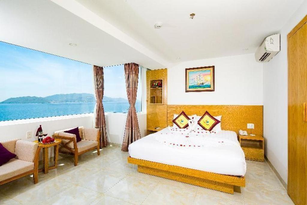 Hotel Majestic Star Nha Trang Esterno foto